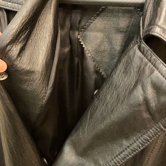 This is a genuine leather men’s trench coat. Beautiful and gently worn. - Picture 5 of 6